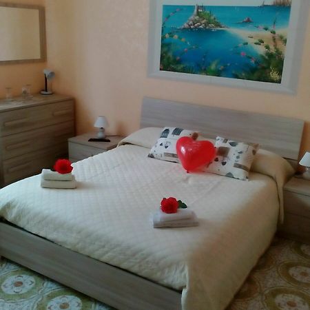 Beb I Delfini Di Casa Paola Bed & Breakfast Mascali Eksteriør bilde