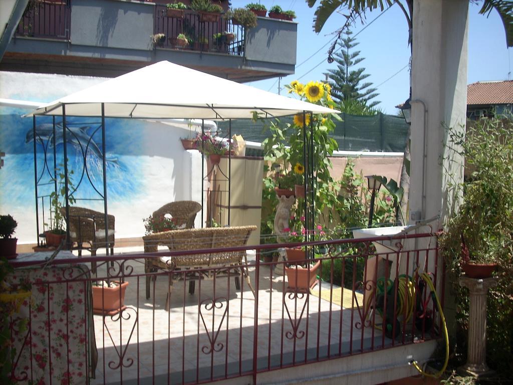 Beb I Delfini Di Casa Paola Bed & Breakfast Mascali Eksteriør bilde