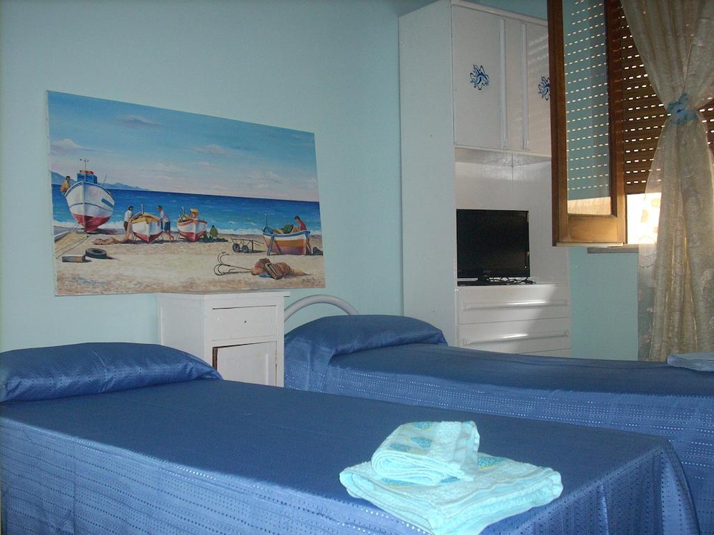 Beb I Delfini Di Casa Paola Bed & Breakfast Mascali Rom bilde