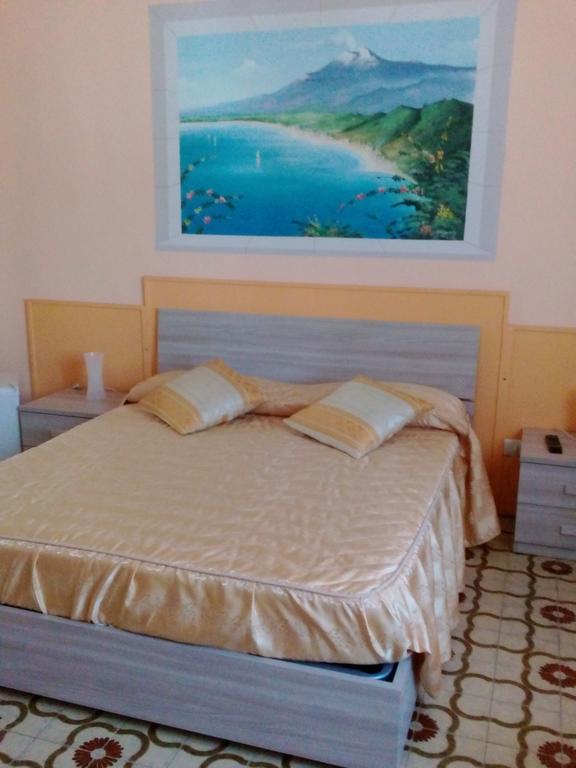 Beb I Delfini Di Casa Paola Bed & Breakfast Mascali Eksteriør bilde