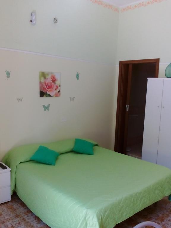 Beb I Delfini Di Casa Paola Bed & Breakfast Mascali Eksteriør bilde