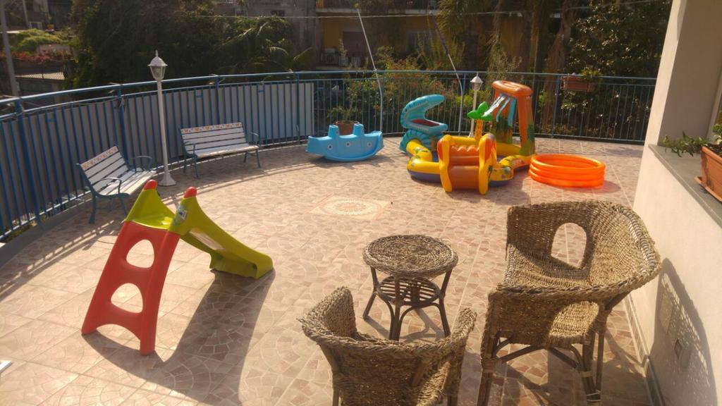Beb I Delfini Di Casa Paola Bed & Breakfast Mascali Eksteriør bilde