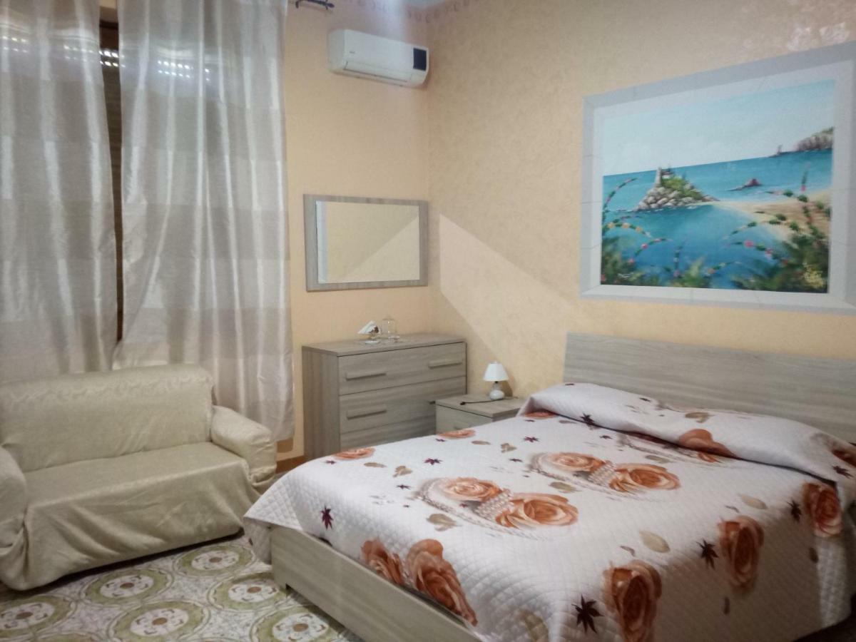 Beb I Delfini Di Casa Paola Bed & Breakfast Mascali Eksteriør bilde