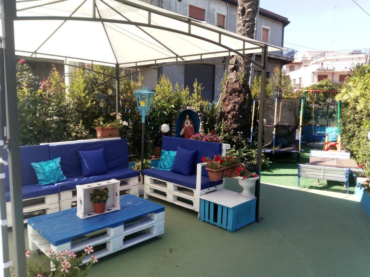 Beb I Delfini Di Casa Paola Bed & Breakfast Mascali Eksteriør bilde